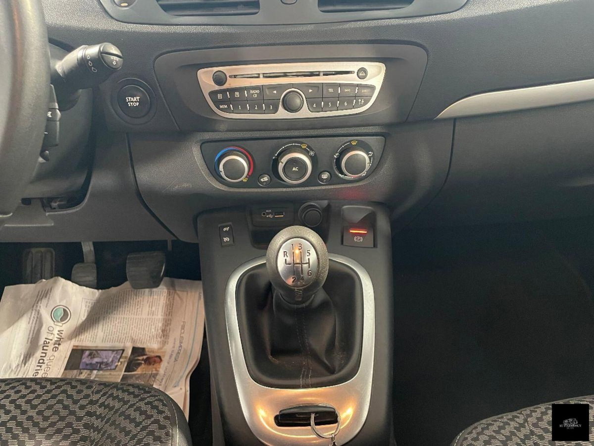 Renault Scénic X-Mod 1.6 Attractive (9)