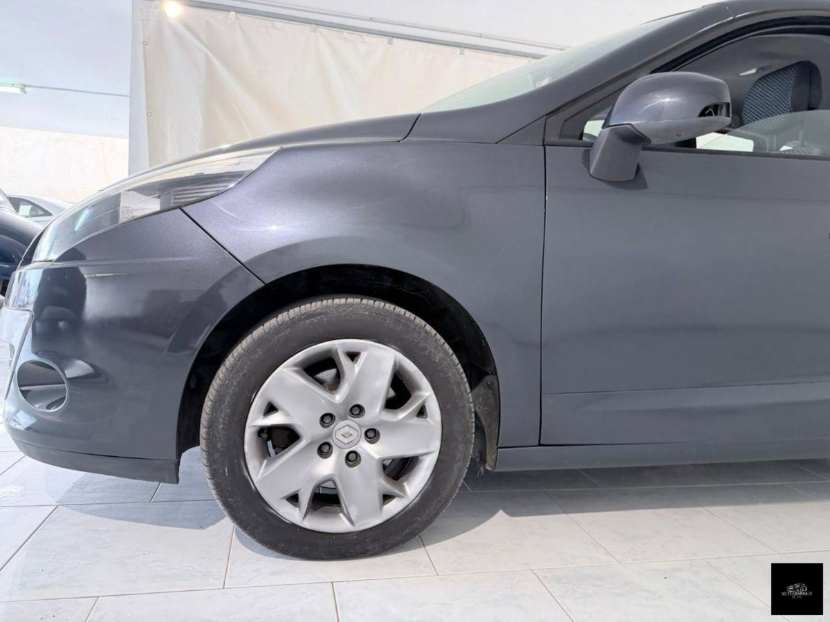 Renault Scénic X-Mod 1.6 Attractive (4)