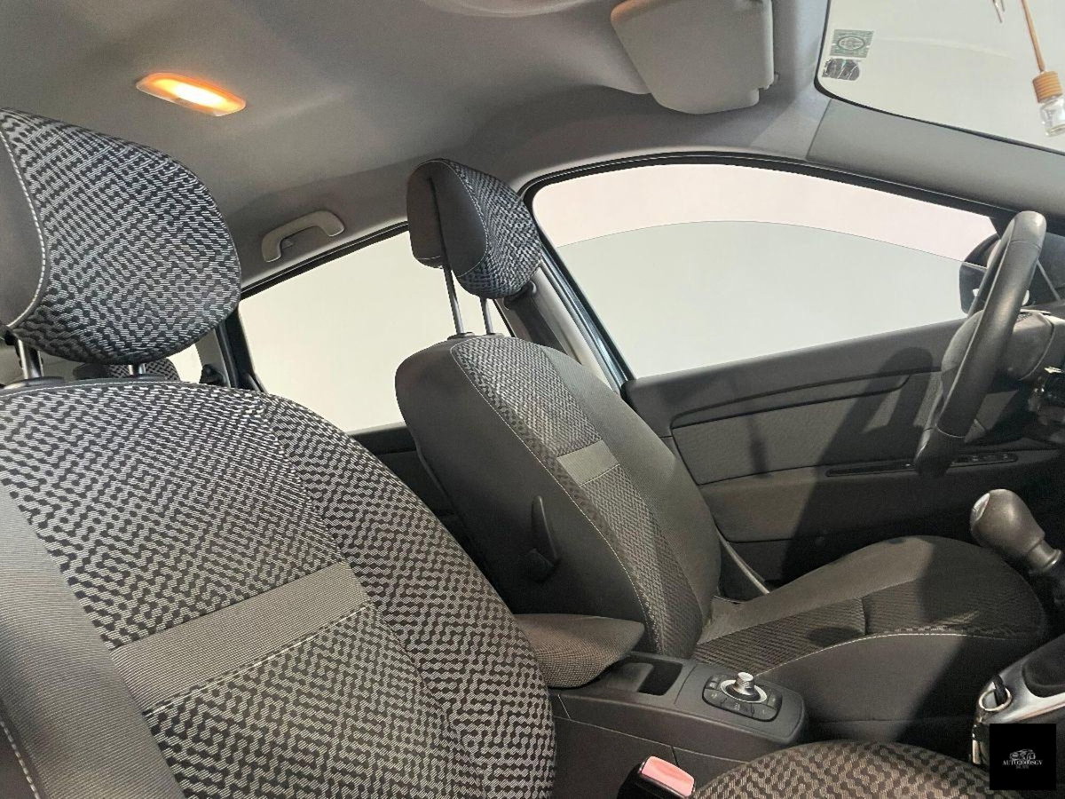 Renault Scénic X-Mod 1.6 Attractive (6)