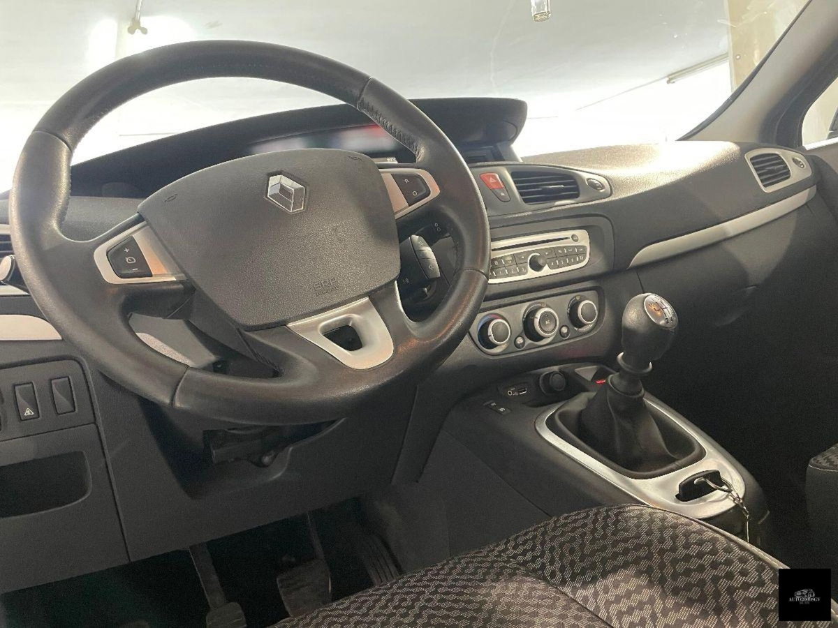Renault Scénic X-Mod 1.6 Attractive (8)