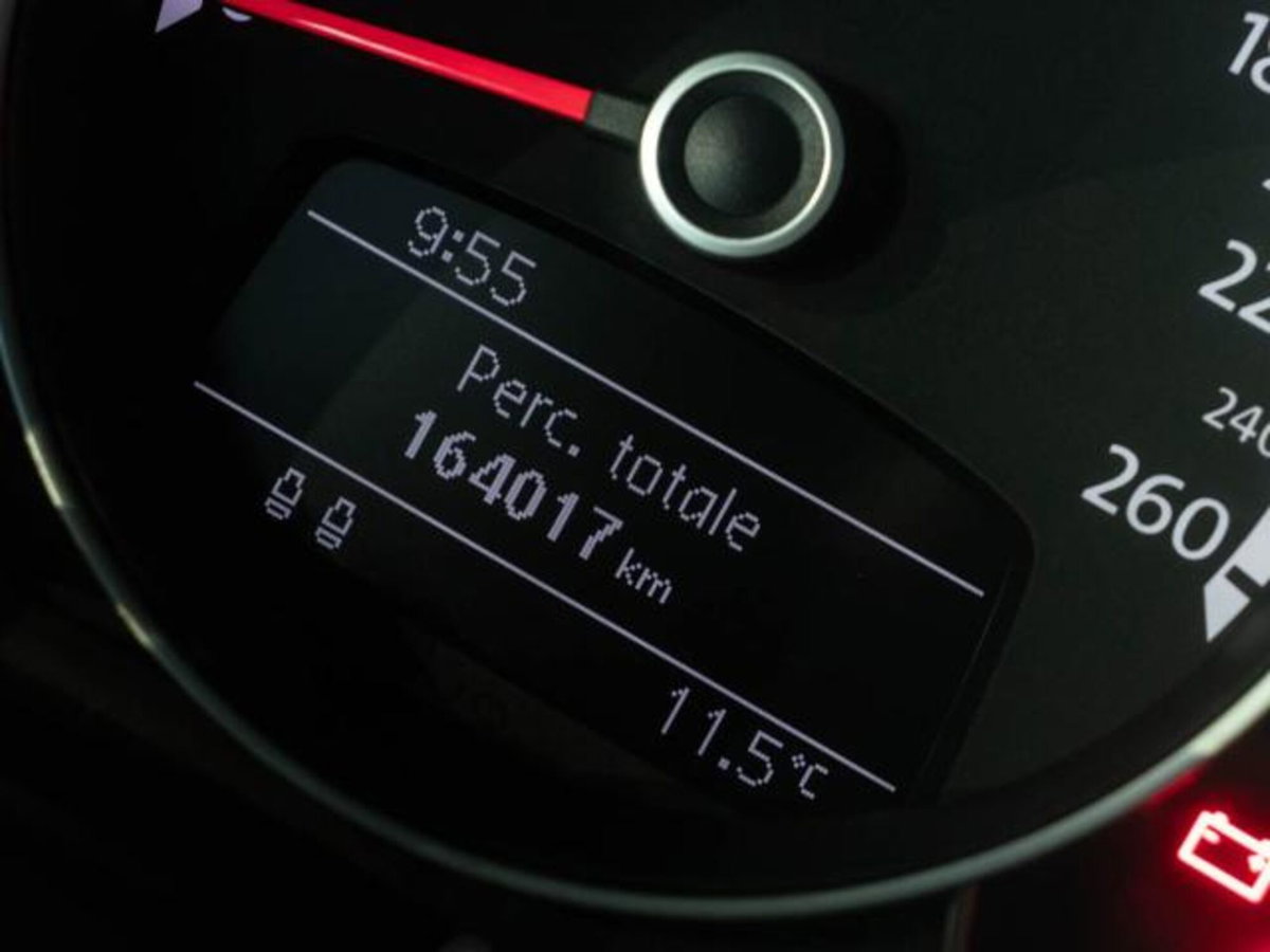 Volkswagen Maggiolino Cabrio 2.0 TDI Sport BlueMotion Technology (11)