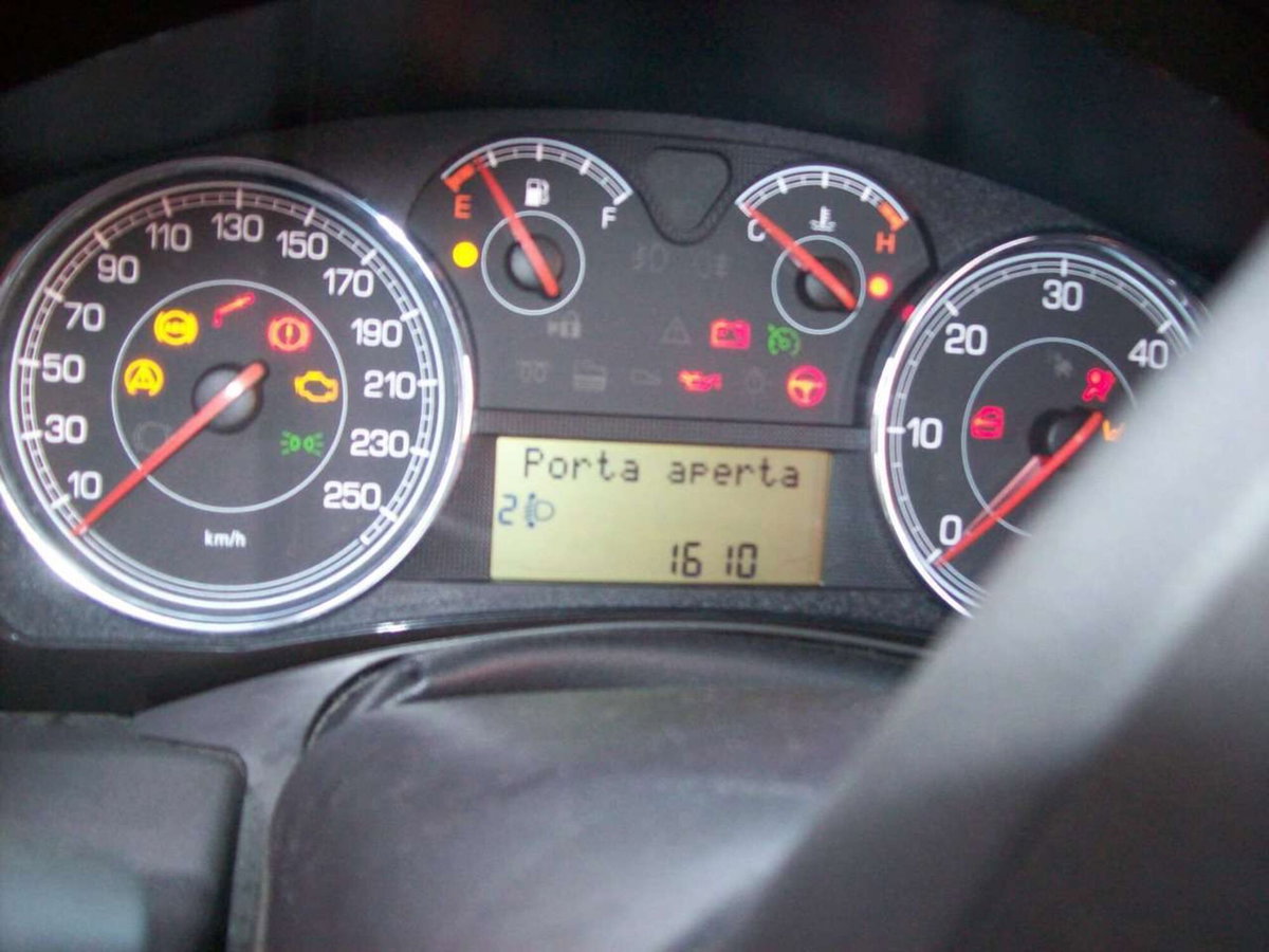 Fiat Croma 1.9 Multijet 16V Emotion (6)