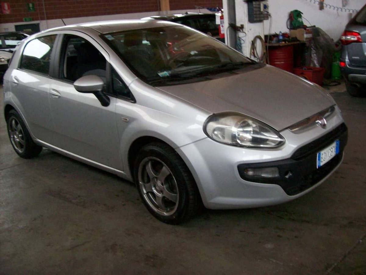 Fiat Punto Evo 1.3 Mjt 95 CV DPF 5 porte S&S Dualogic Dynamic (2)