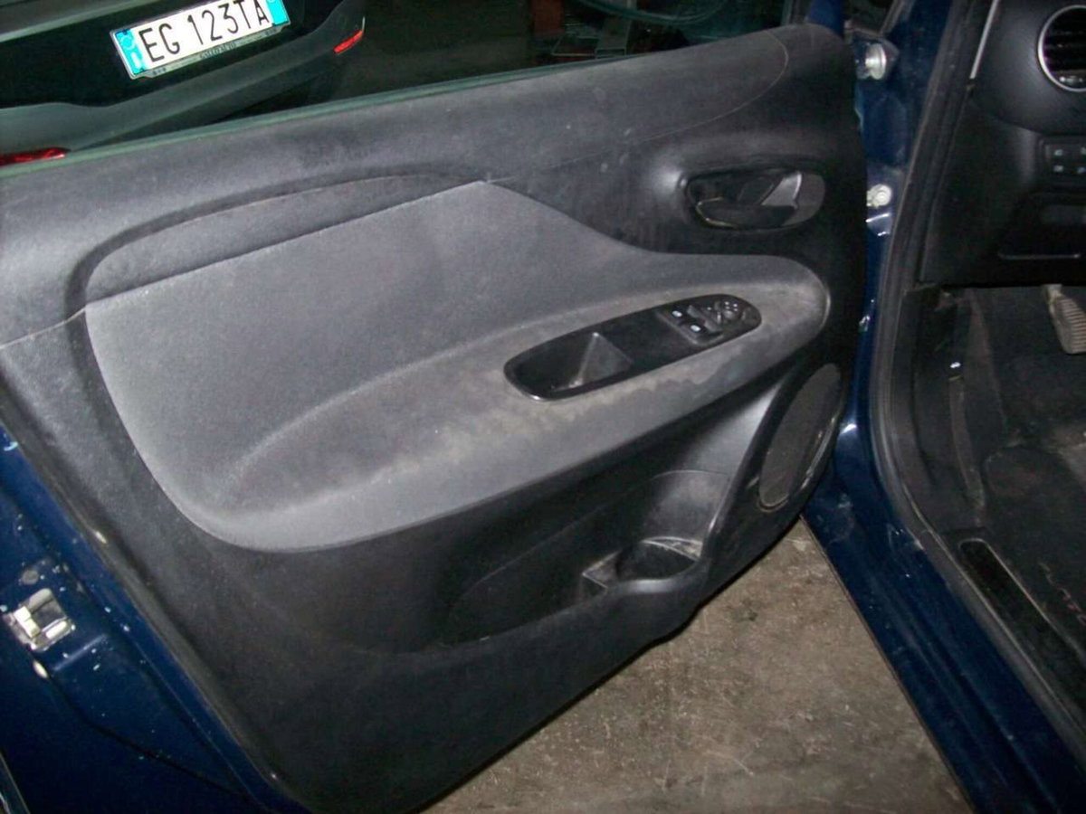 Fiat Punto Evo 1.3 Mjt 75 CV 5 porte Active (12)