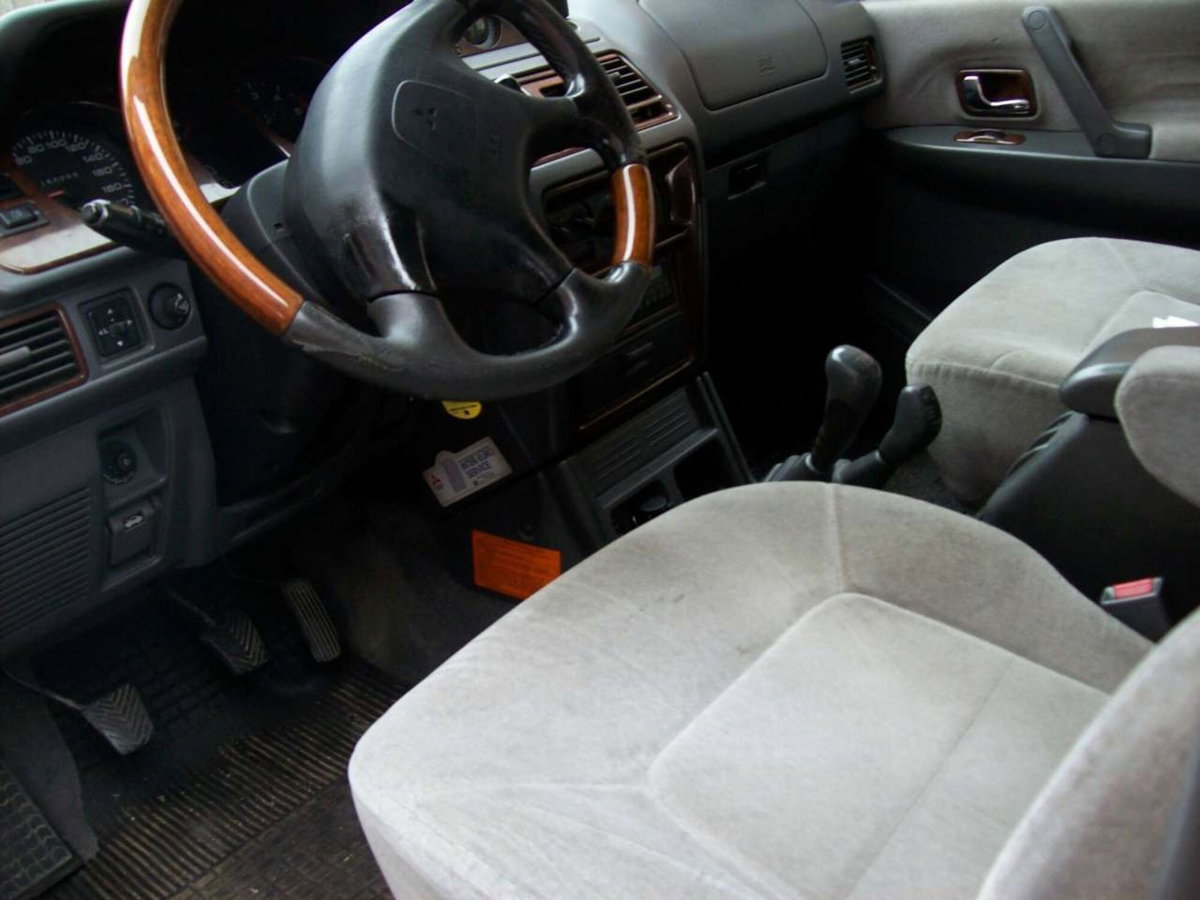 Mitsubishi Pajero 2.5 TDI Wagon S.S. GLX Air (7)