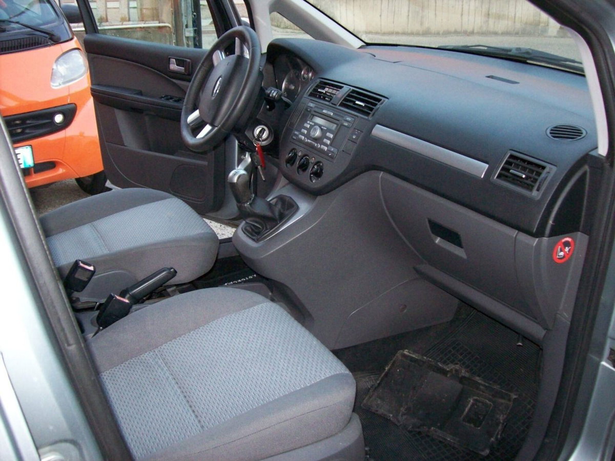 Ford C-Max 2.0 TDCi 136 CV (16)
