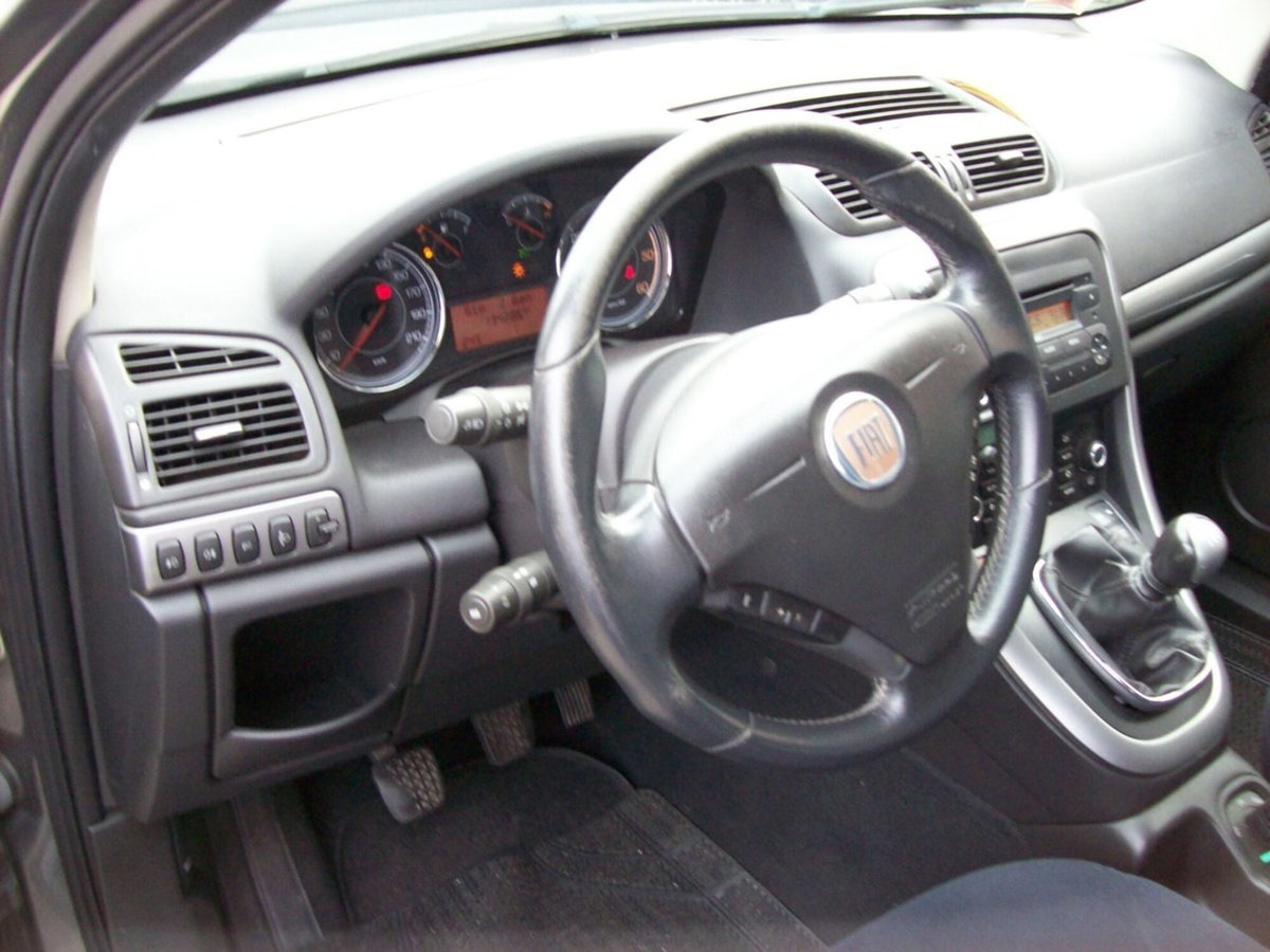 Fiat Croma 1.9 Multijet Emotion (10)