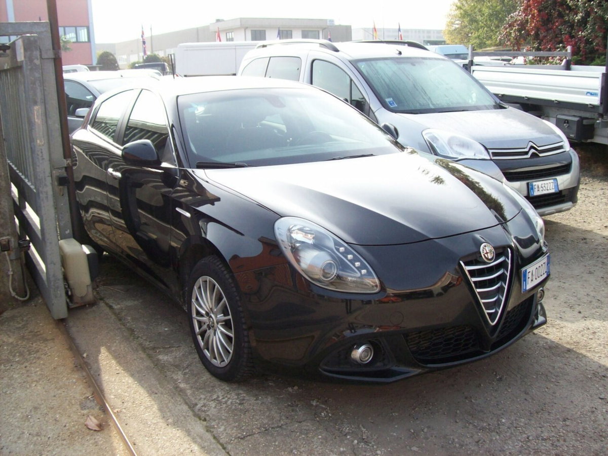 Alfa Romeo Giulietta 1.6 JTDm-2 Distinctive (2)