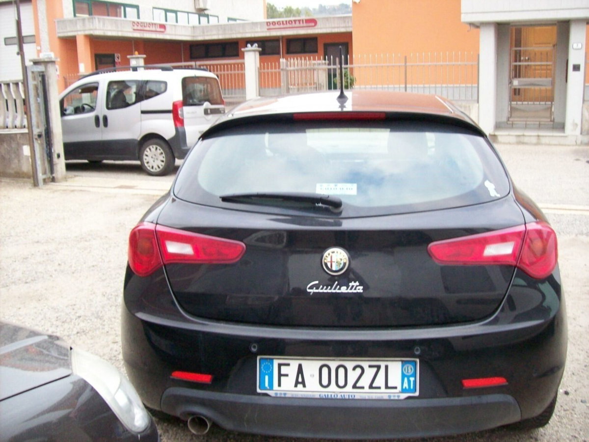 Alfa Romeo Giulietta 1.6 JTDm-2 Distinctive (4)