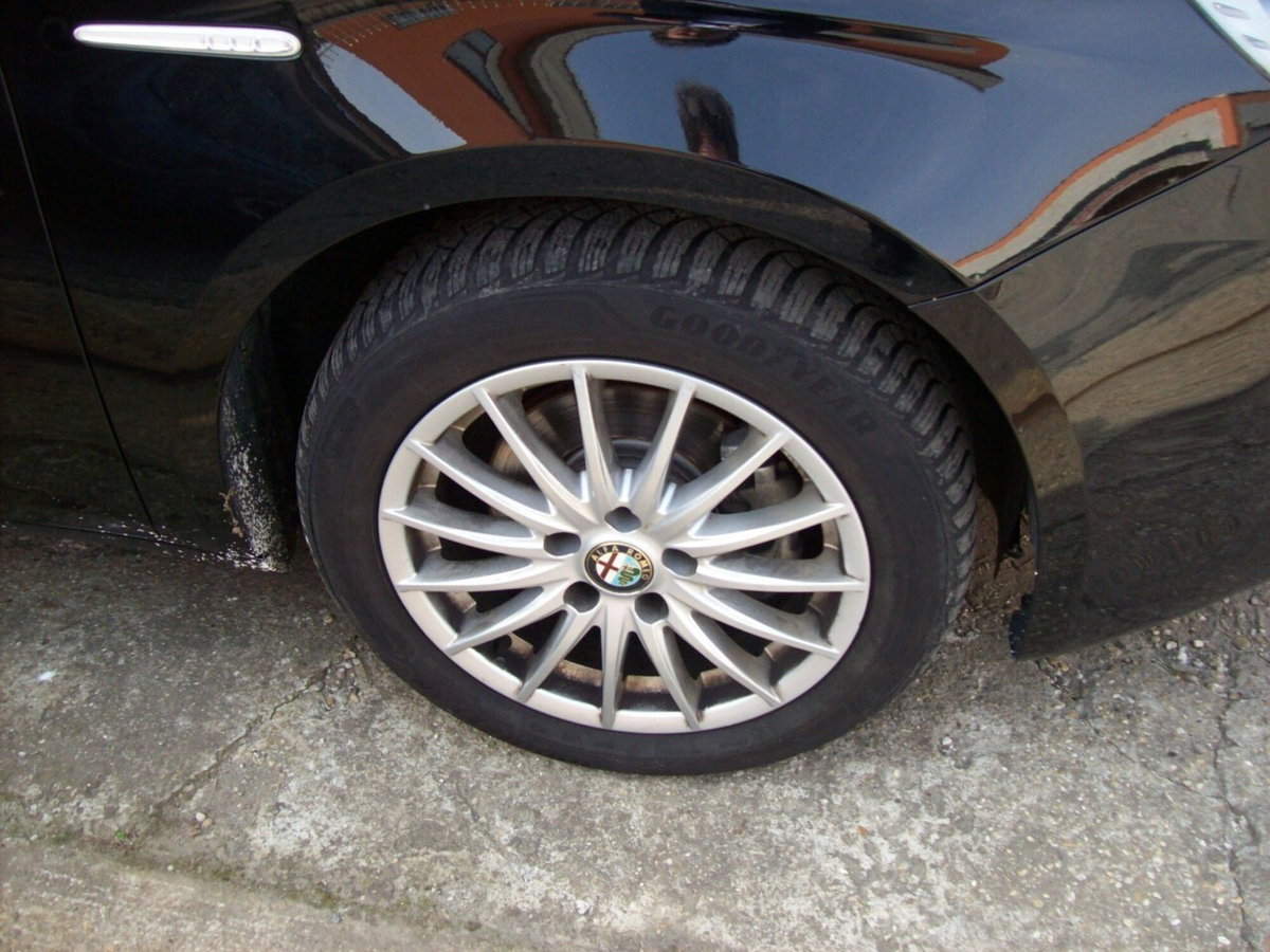 Alfa Romeo Giulietta 1.6 JTDm-2 Distinctive (5)