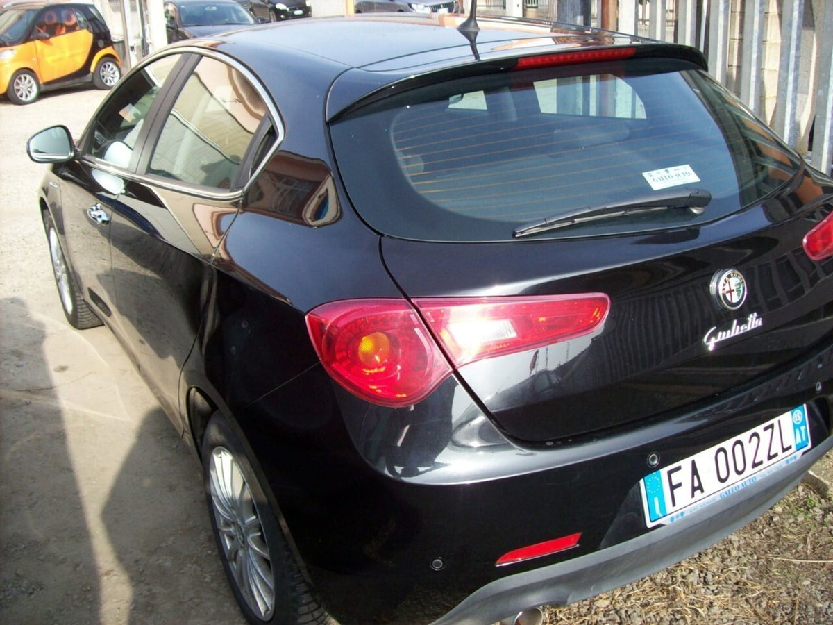 Alfa Romeo Giulietta 1.6 JTDm-2 Distinctive (6)