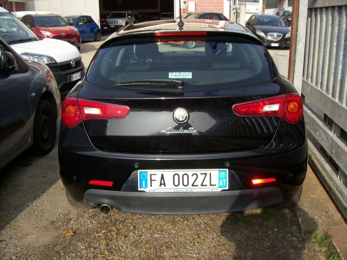 Alfa Romeo Giulietta 1.6 JTDm-2 Distinctive (7)
