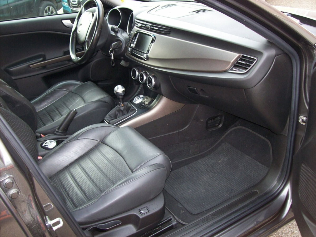 Alfa Romeo Giulietta 2.0 JTDm Sprint 150cv (15)