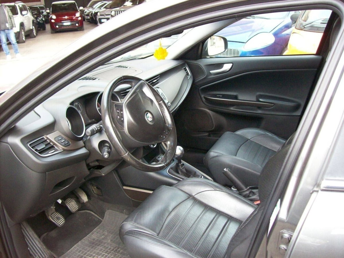 Alfa Romeo Giulietta 2.0 JTDm Sprint 150cv (5)