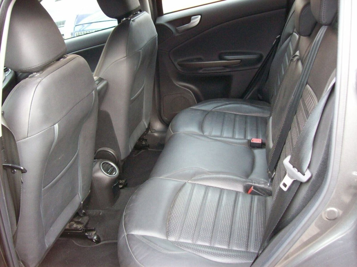 Alfa Romeo Giulietta 2.0 JTDm Sprint 150cv (8)