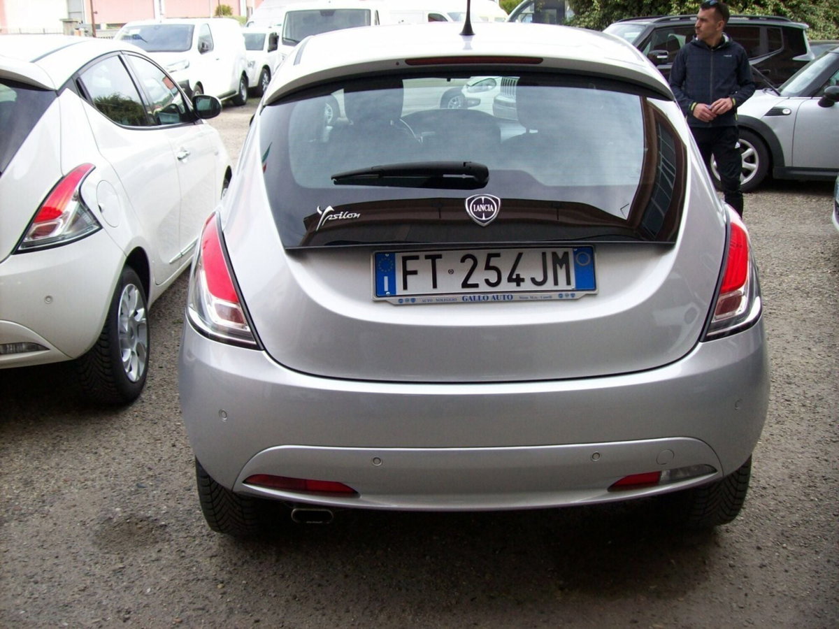 Lancia Ypsilon 1.2 69 CV 5 porte GPL Ecochic Gold (10)