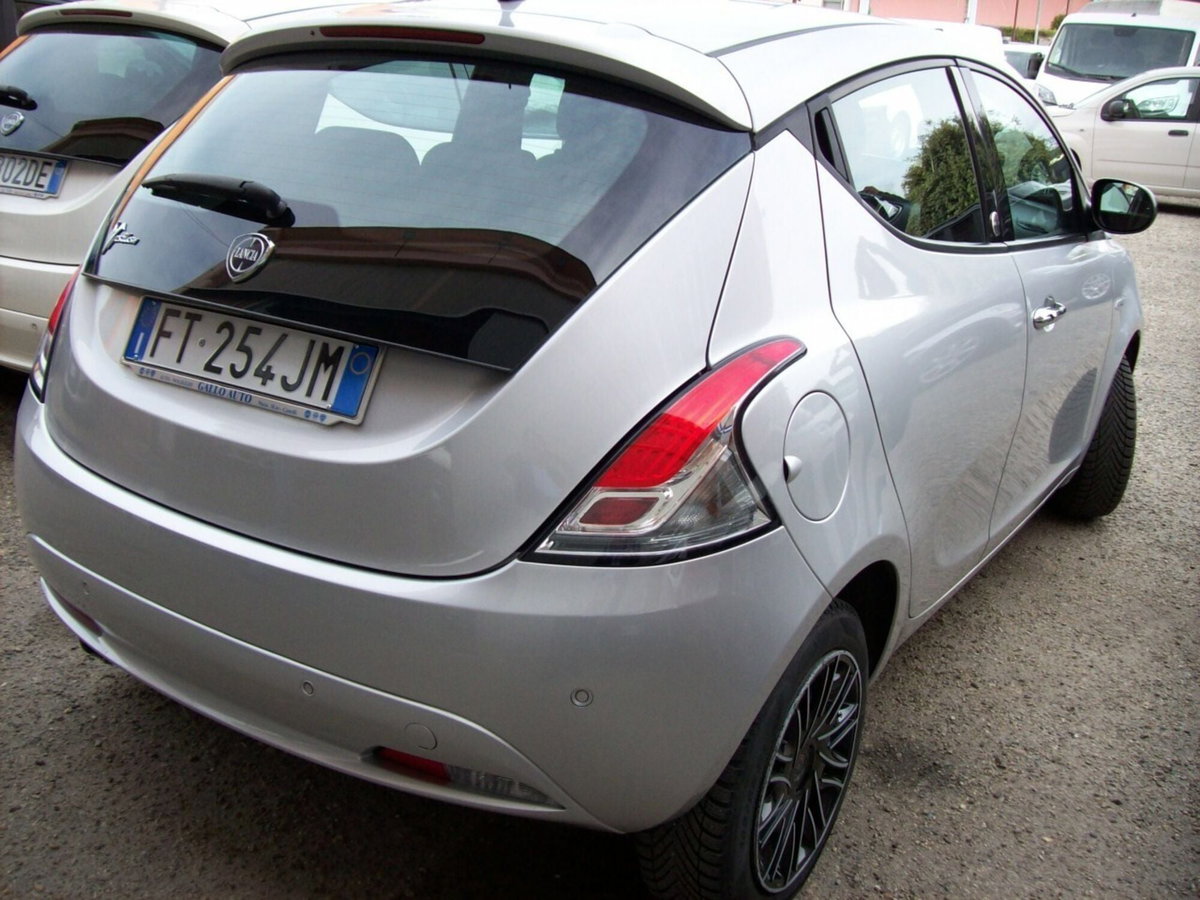 Lancia Ypsilon 1.2 69 CV 5 porte GPL Ecochic Gold (11)
