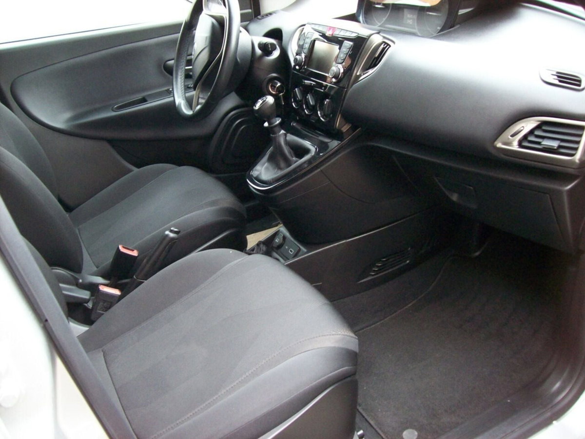 Lancia Ypsilon 1.2 69 CV 5 porte GPL Ecochic Gold (15)