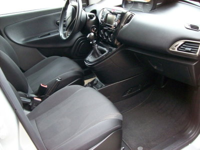 Lancia Ypsilon 1.2 69 CV 5 porte GPL Ecochic Gold (15)