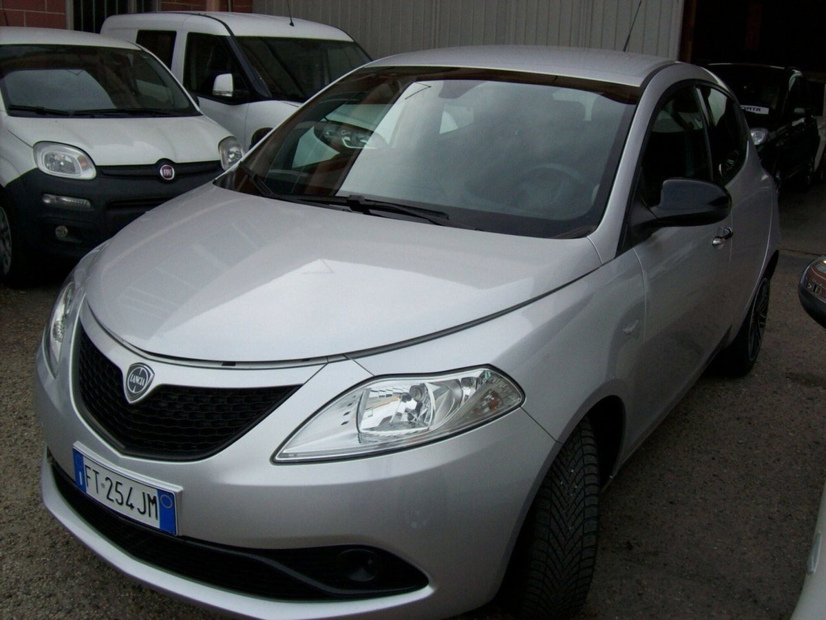 Lancia Ypsilon 1.2 69 CV 5 porte GPL Ecochic Gold (3)