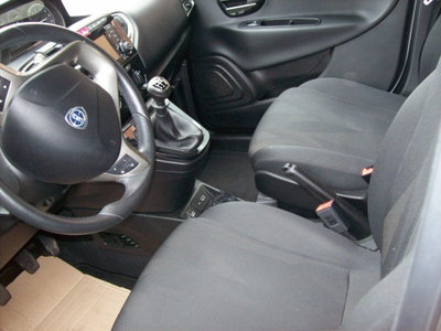 Lancia Ypsilon 1.2 69 CV 5 porte GPL Ecochic Gold (4)