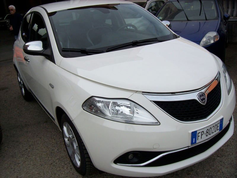 Lancia Ypsilon 1.2 69 CV 5 porte Platinum