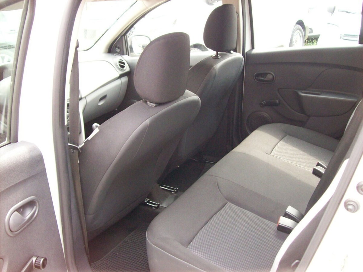 Dacia Sandero 1.2 GPL 75CV Ambiance (16)