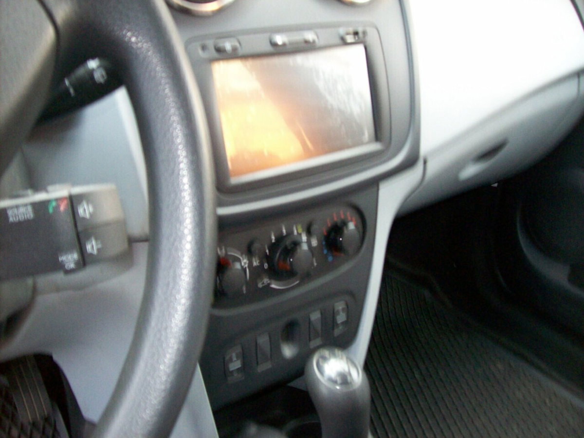 Dacia Sandero 1.2 GPL 75CV Ambiance (9)