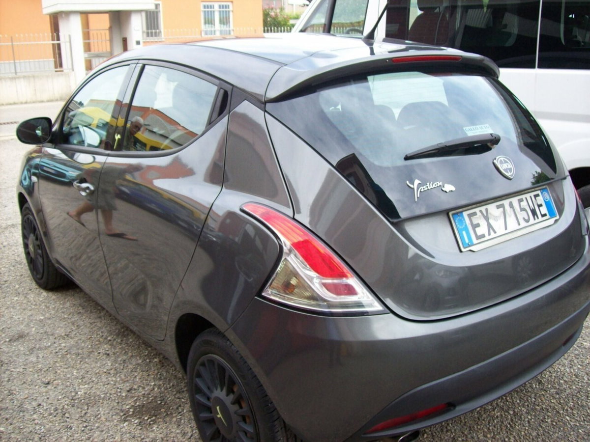 Lancia Ypsilon 1.2 69 CV 5 porte Elefantino (10)