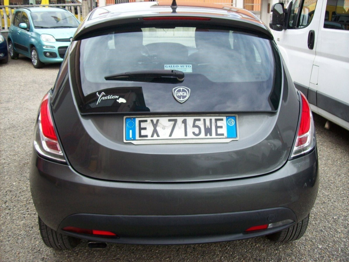 Lancia Ypsilon 1.2 69 CV 5 porte Elefantino (11)