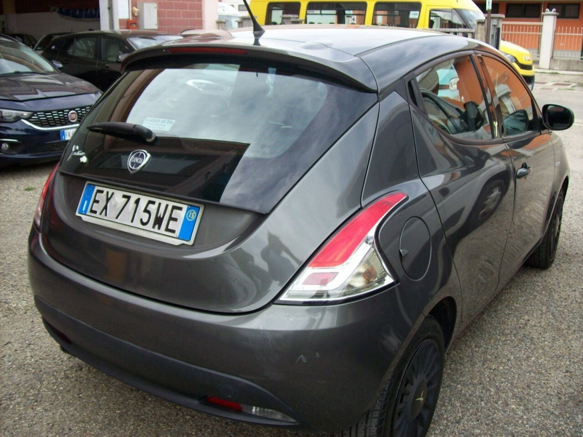Lancia Ypsilon 1.2 69 CV 5 porte Elefantino (12)