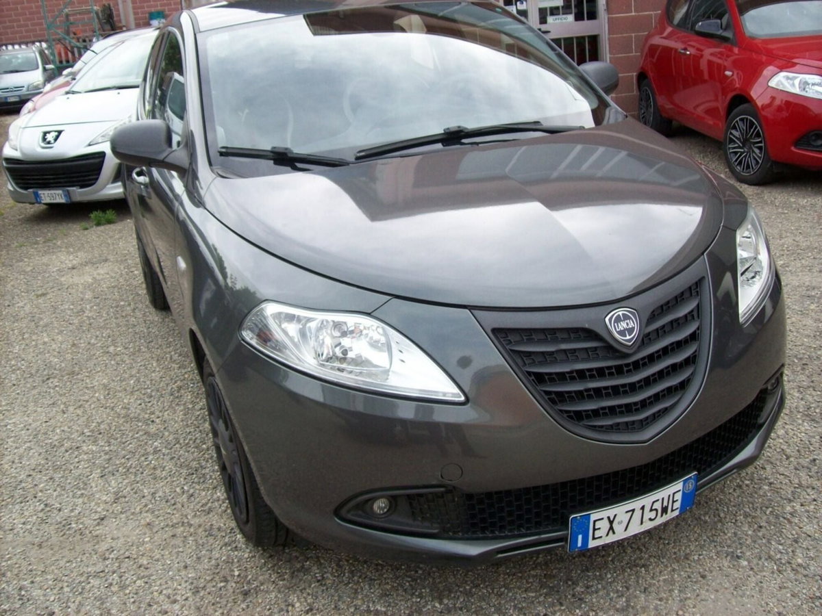 Lancia Ypsilon 1.2 69 CV 5 porte Elefantino (2)