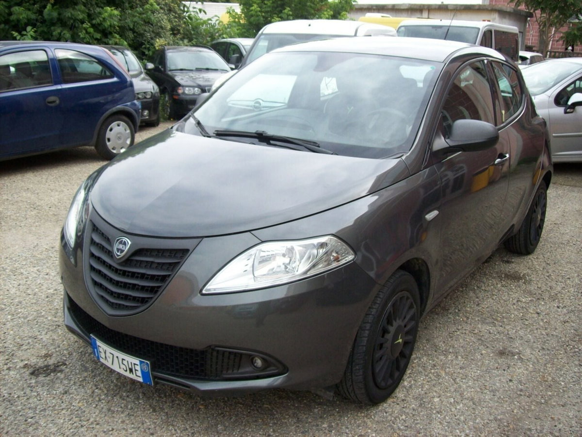 Lancia Ypsilon 1.2 69 CV 5 porte Elefantino (3)