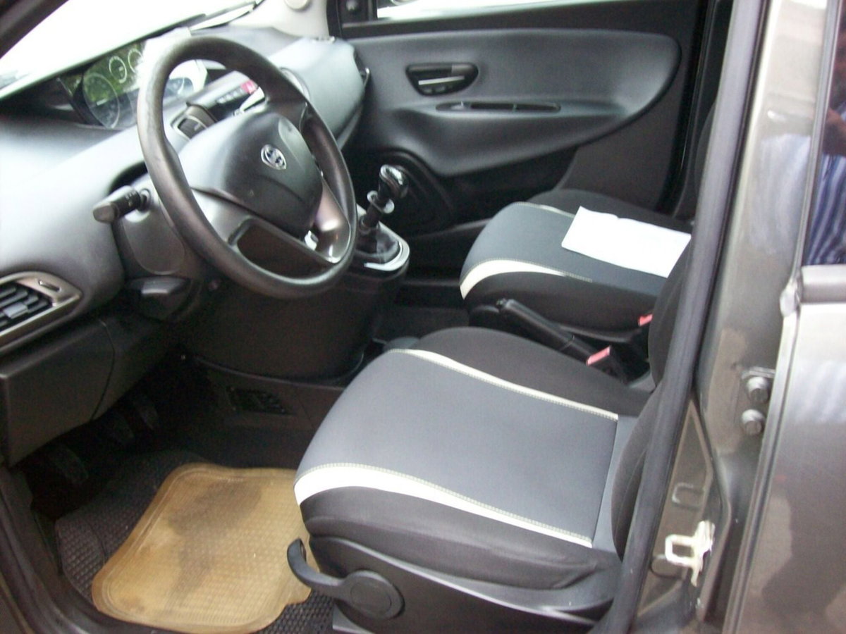 Lancia Ypsilon 1.2 69 CV 5 porte Elefantino (5)