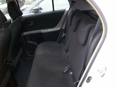 Toyota Yaris 1.3 5 porte Active (11)
