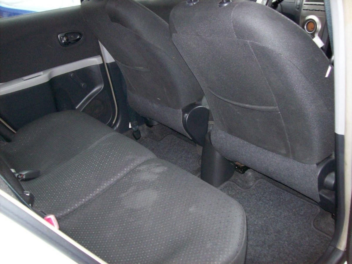Toyota Yaris 1.3 5 porte Active (15)