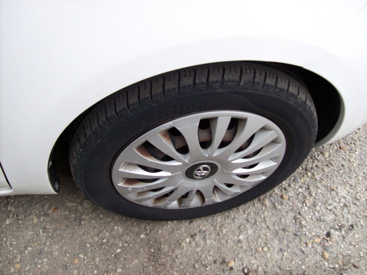 Toyota Yaris 1.3 5 porte Active (17)