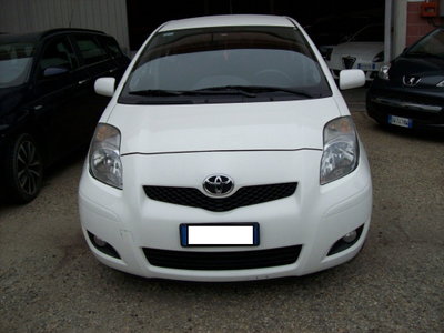 Toyota Yaris 1.3 5 porte Active (2)