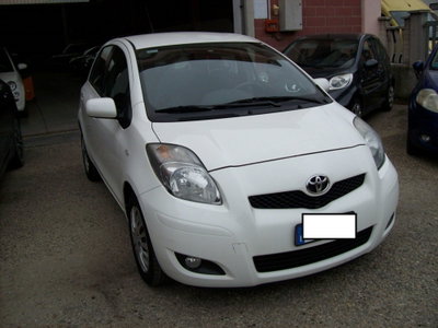 Toyota Yaris 1.3 5 porte Active (3)