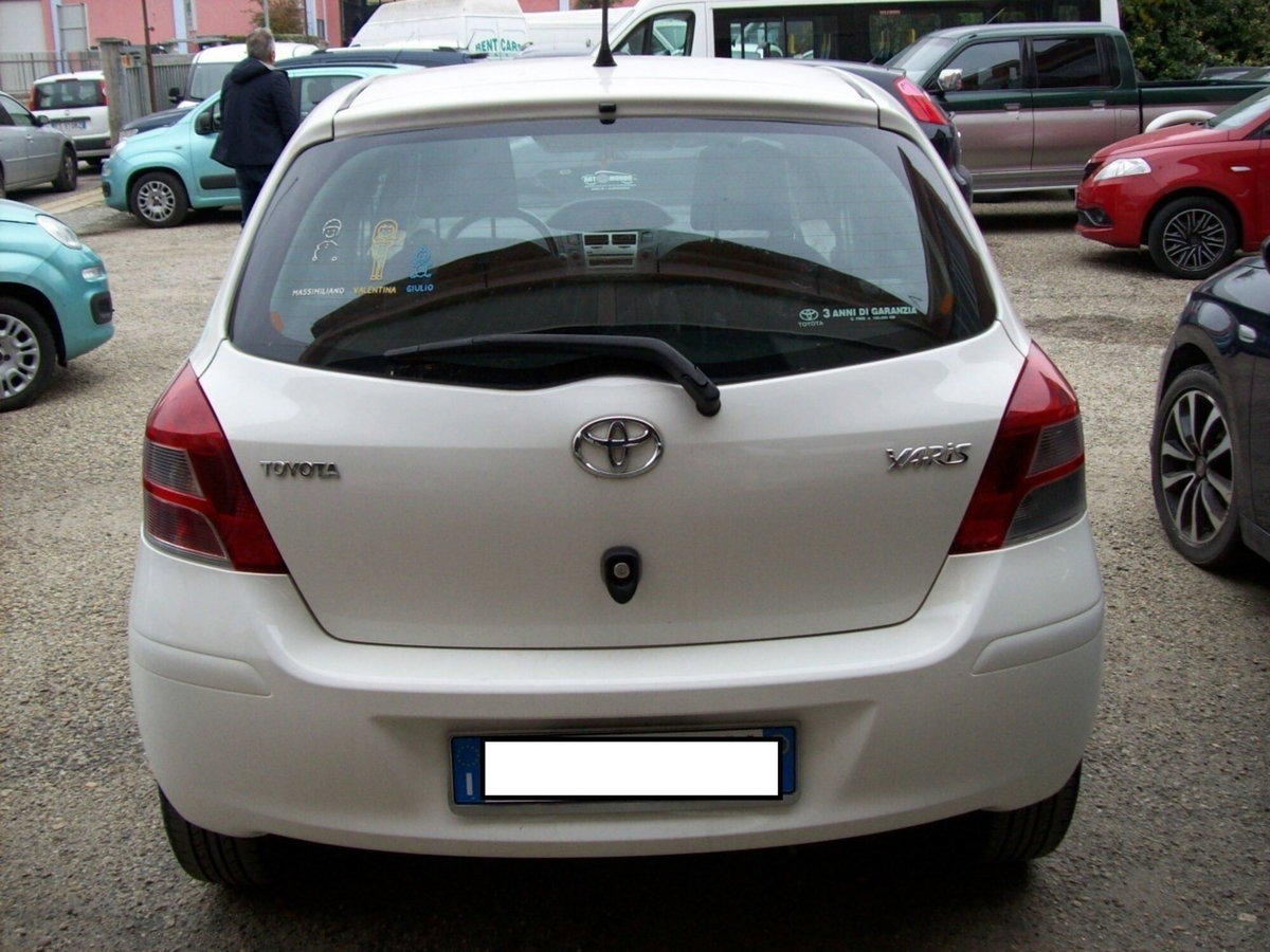 Toyota Yaris 1.3 5 porte Active (6)