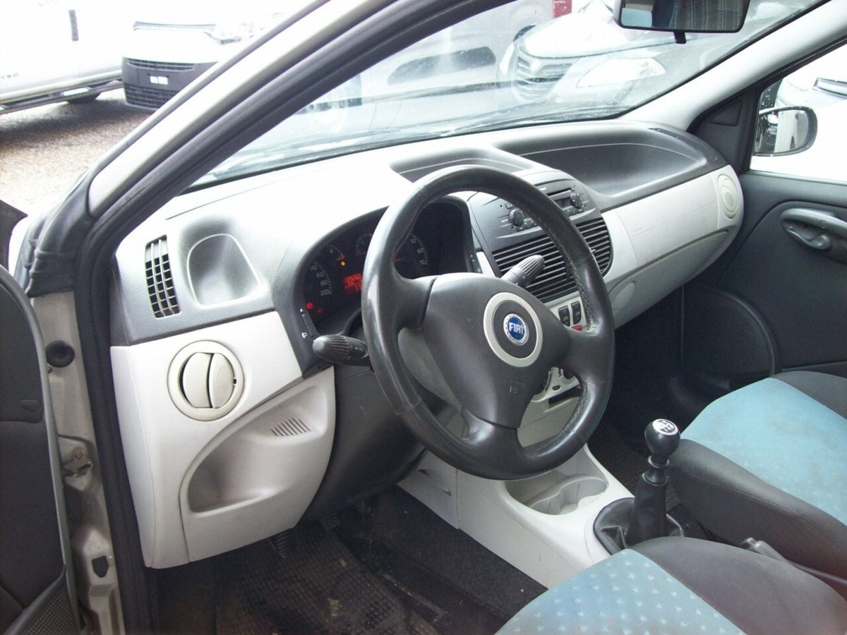 Fiat Punto 1.2 5 porte Dynamic (5)