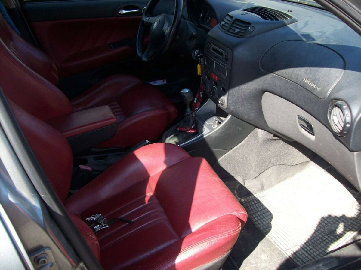 Alfa Romeo 147 1.9 JTD M-JET 16V 5 porte Dist. (10)