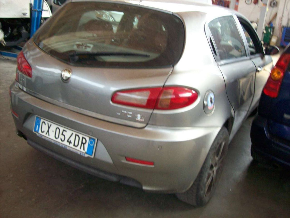 Alfa Romeo 147 1.9 JTD M-JET 16V 5 porte Dist. (13)