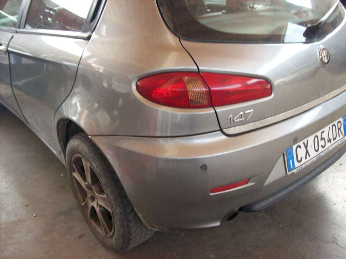 Alfa Romeo 147 1.9 JTD M-JET 16V 5 porte Dist. (14)