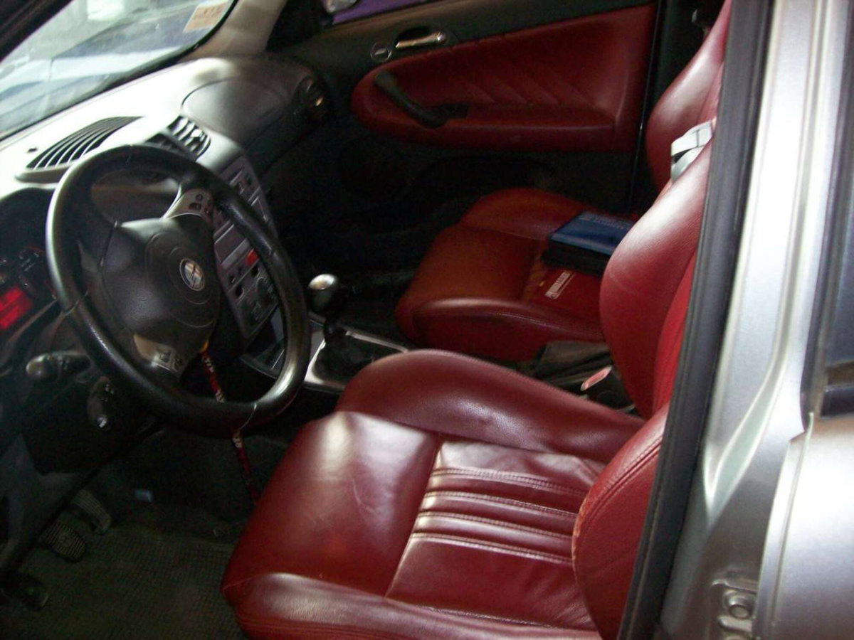 Alfa Romeo 147 1.9 JTD M-JET 16V 5 porte Dist. (15)