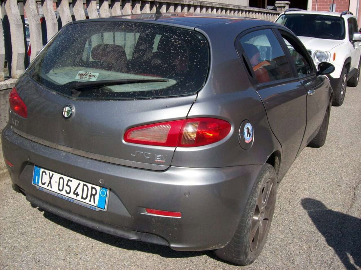 Alfa Romeo 147 1.9 JTD M-JET 16V 5 porte Dist. (3)