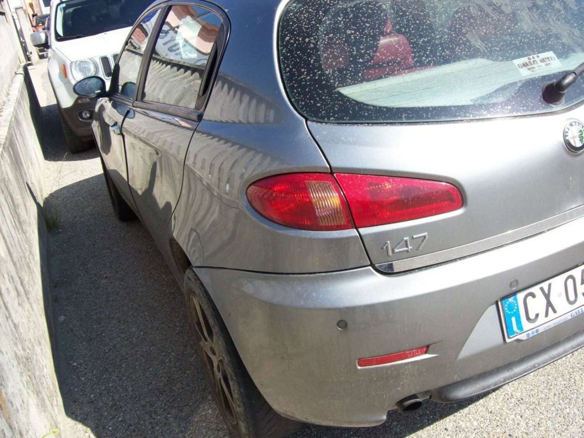 Alfa Romeo 147 1.9 JTD M-JET 16V 5 porte Dist. (5)
