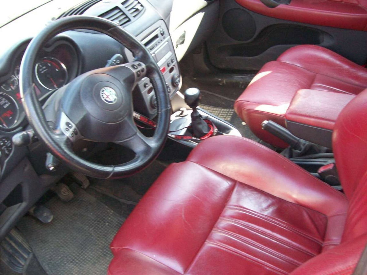Alfa Romeo 147 1.9 JTD M-JET 16V 5 porte Dist. (7)