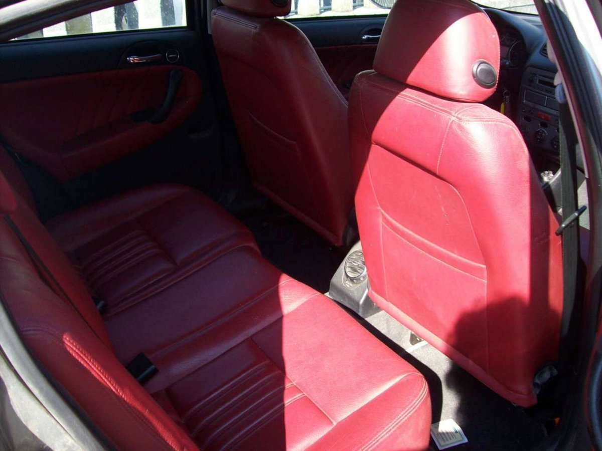 Alfa Romeo 147 1.9 JTD M-JET 16V 5 porte Dist. (9)