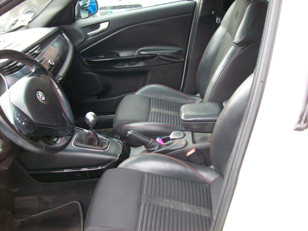 Alfa Romeo Giulietta 1750 tbi Quadrifoglio Verde 235cv (11)